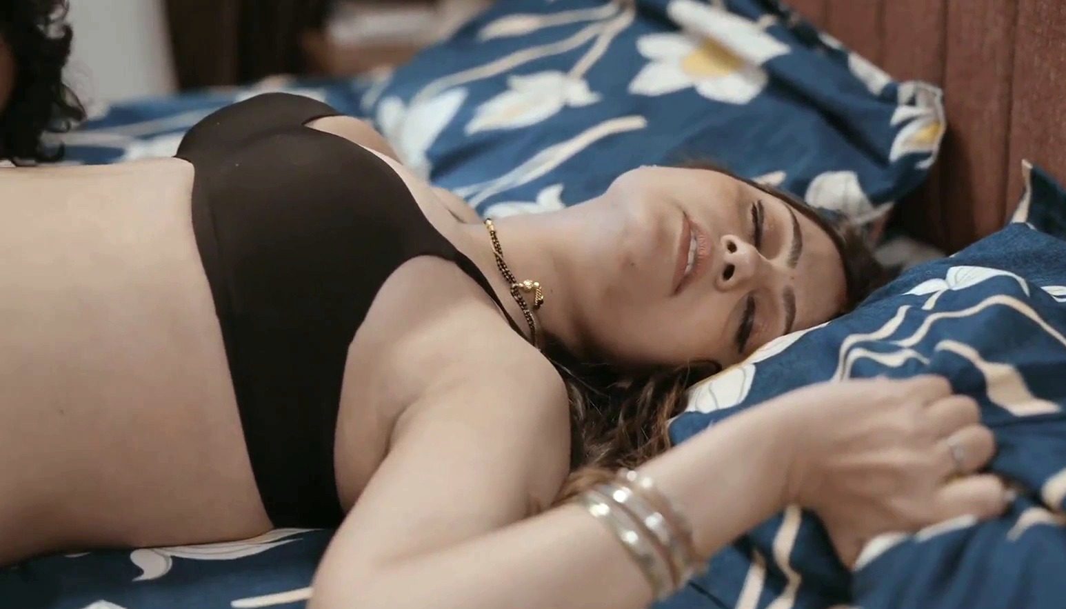 Julia E1 – Shubhangi Sharma Indian Bhabhi Sex