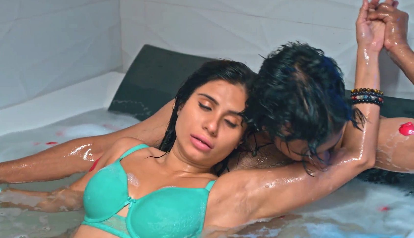 Watchman E5 – Taniya Chatterjee Hot Sexy Bhabhi